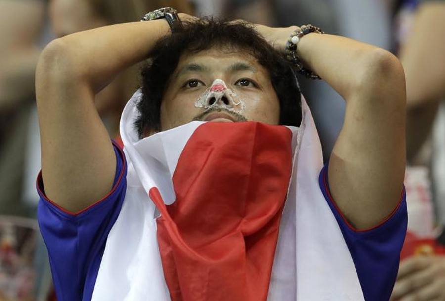 La disperazione dei tifosi giapponesi dopo il k.o. AP